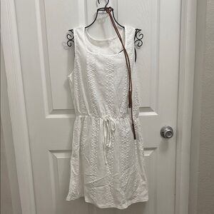 White Sleeveless Lace Dress